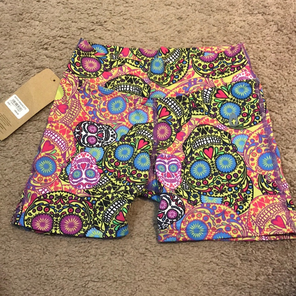 NWT dona jo sugar skulls workout shorts size 1 s